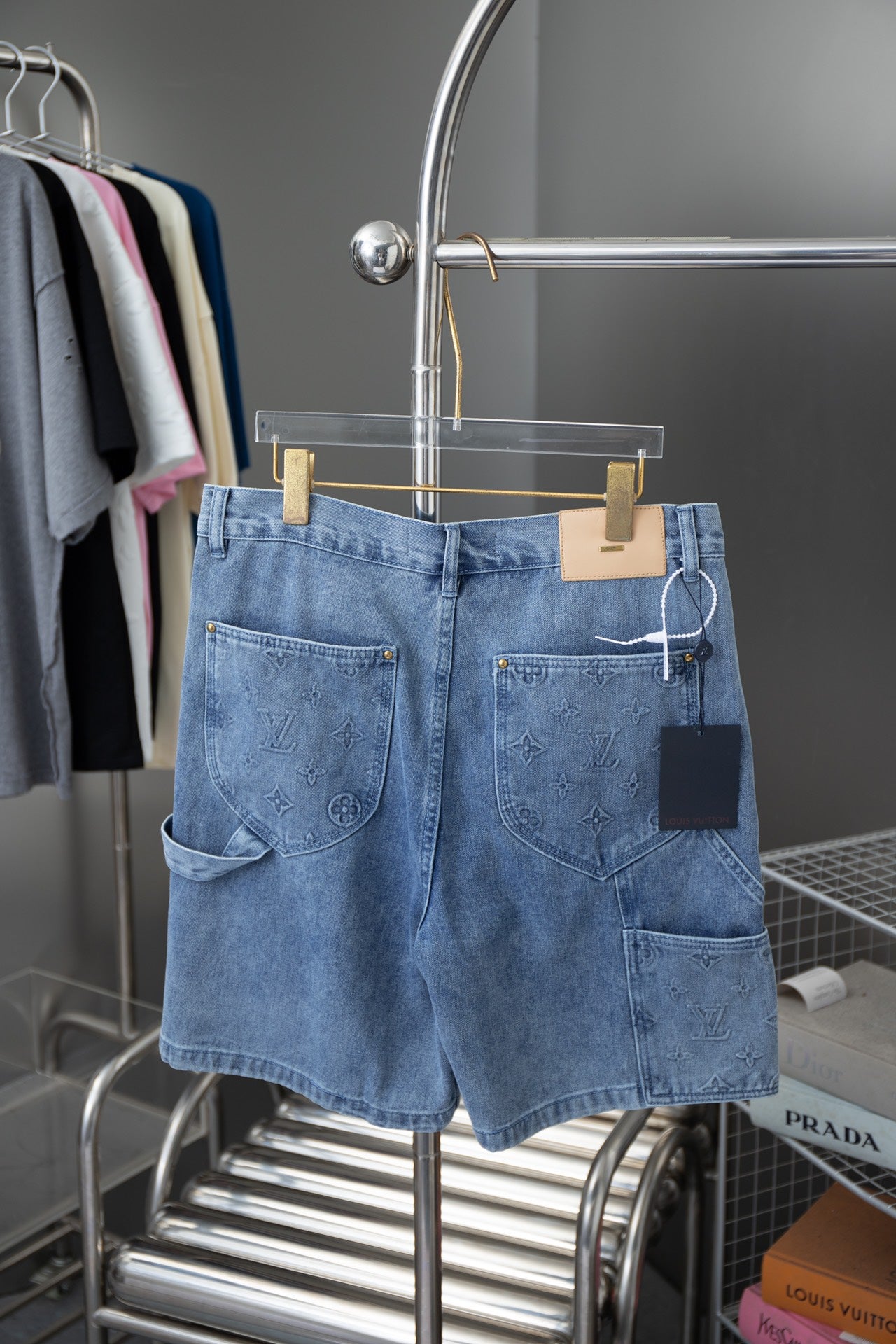 Pantalón Louis Vuitton vaquero corto azul claro – Denim premium con monograma