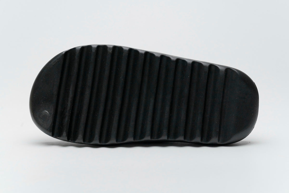 Yeezy Slide “Black”