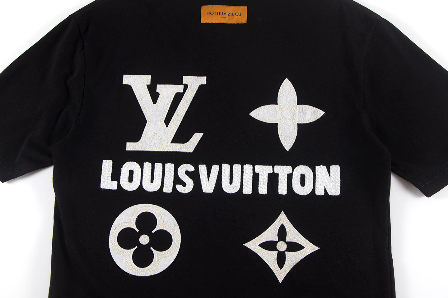 Camiseta Louis Vuitton bordada – Blanca o negra con logos premium