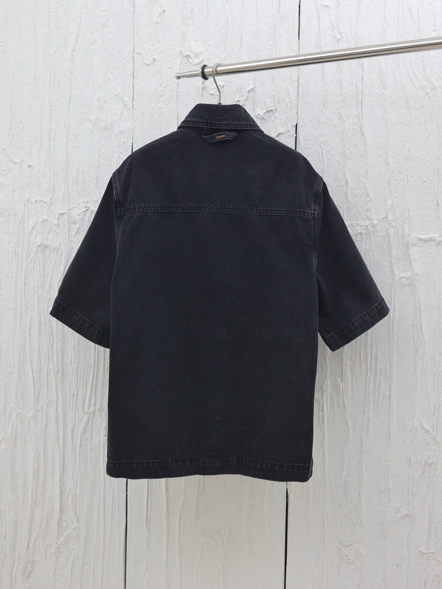 Conjunto Louis Vuitton denim negro – Camisa + pantalón