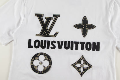 Camiseta Louis Vuitton bordada – Blanca o negra con logos premium