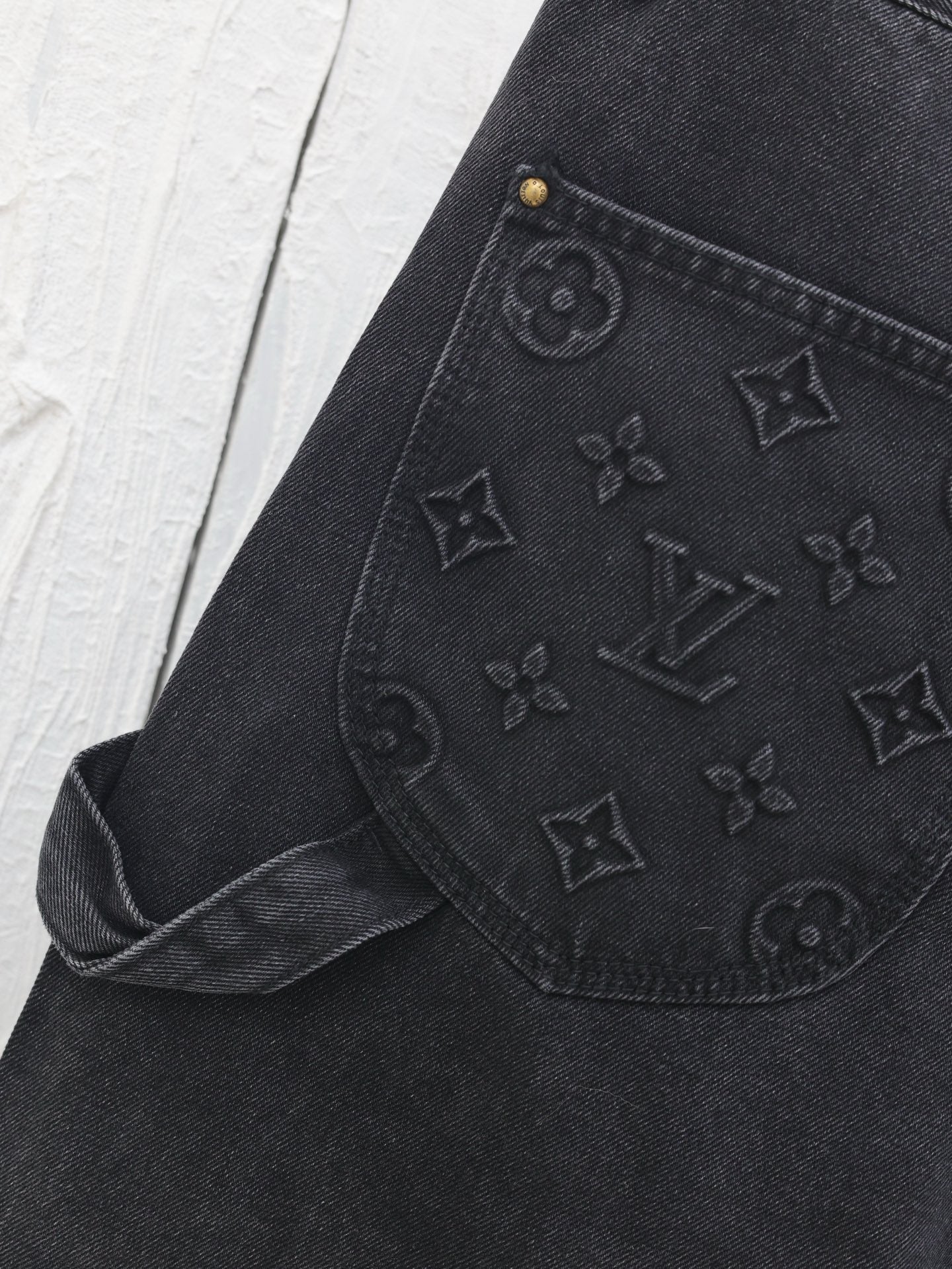 Conjunto Louis Vuitton denim negro – Camisa + pantalón
