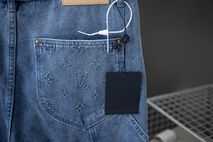 Pantalón Louis Vuitton vaquero corto azul claro – Denim premium con monograma