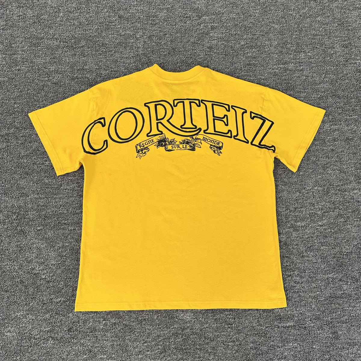 Camiseta Corteiz “Règne Sur Le Monde” – Logo Espalda Oversized