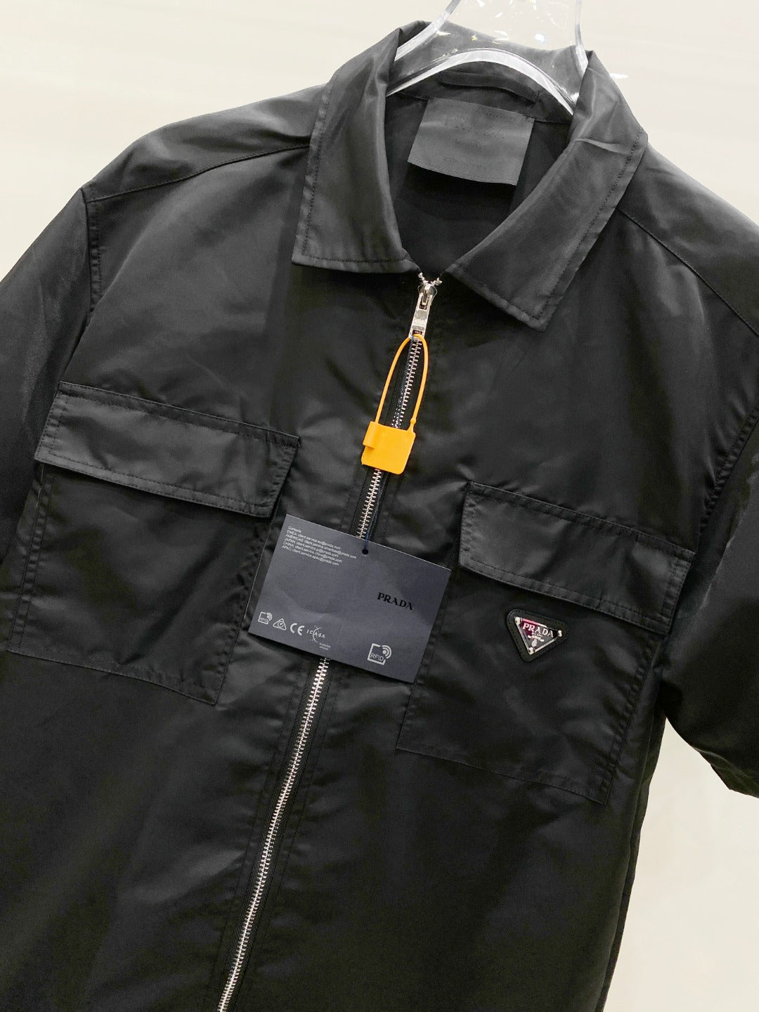 Conjunto Prada Técnico Cargo Negro – Camisa Oversize + Pantalón Cargo