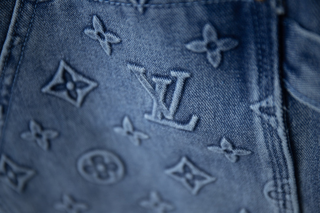 Pantalón Louis Vuitton vaquero corto azul claro – Denim premium con monograma