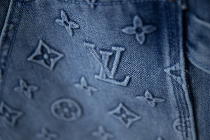 Pantalón Louis Vuitton vaquero corto azul claro – Denim premium con monograma