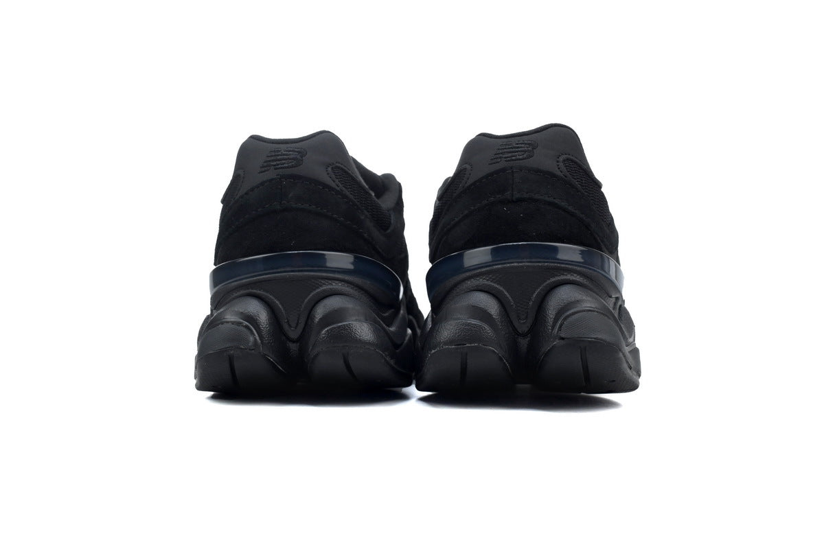 New Balance 9060 Triple Black Suede | Zapatillas Lifestyle Premium