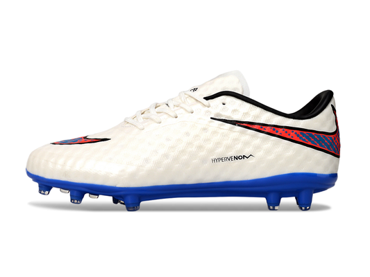 
tacos fg para césped artificial 3g
upper flyknit hypervenom phantom detalle

diseño profesional botas nike fg

perfil delantero con botas hypervenom negras