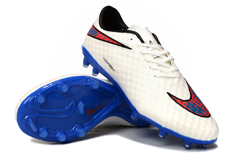 
tacos fg para césped artificial 3g
upper flyknit hypervenom phantom detalle

diseño profesional botas nike fg

perfil delantero con botas hypervenom negras