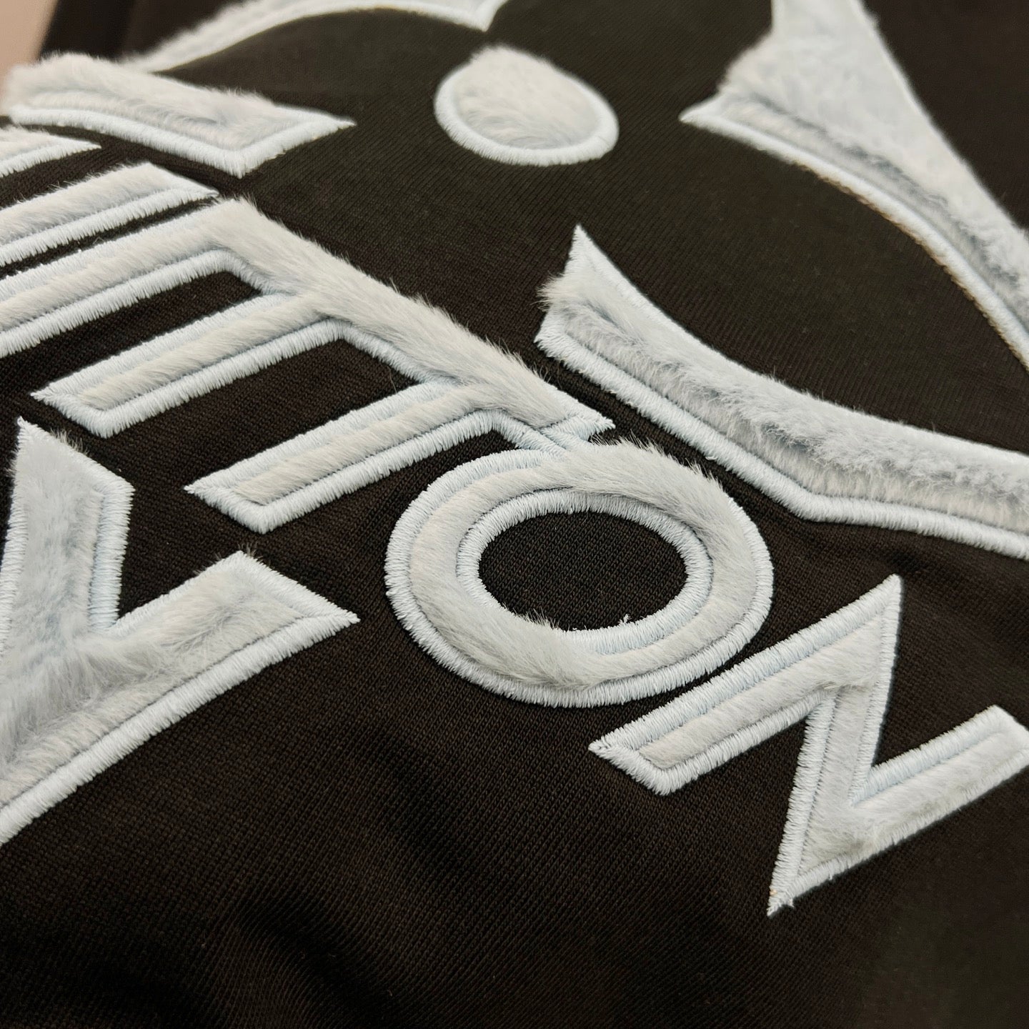Camiseta LV Negra Estilo Streetwear Premium