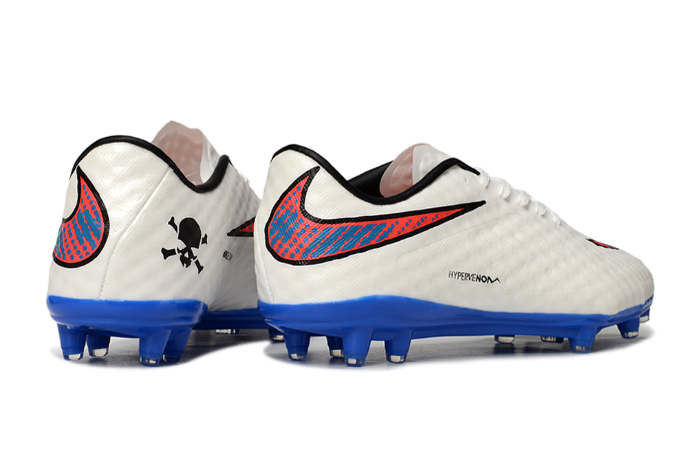 
tacos fg para césped artificial 3g
upper flyknit hypervenom phantom detalle

diseño profesional botas nike fg

perfil delantero con botas hypervenom negras