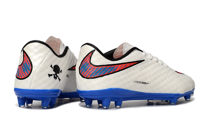 
tacos fg para césped artificial 3g
upper flyknit hypervenom phantom detalle

diseño profesional botas nike fg

perfil delantero con botas hypervenom negras