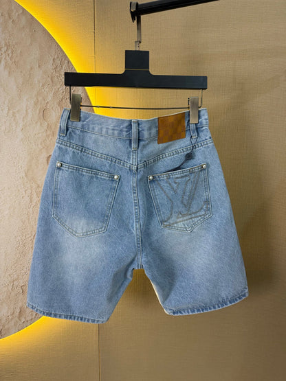 conjunto denim louis vuitton azul claro

camisa vaquera monograma lv

short denim claro lv streetwear

outfit completo urbano lv premium